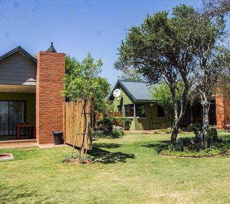 Chameleon Bush Lodge Hammanskraal Exterior photo